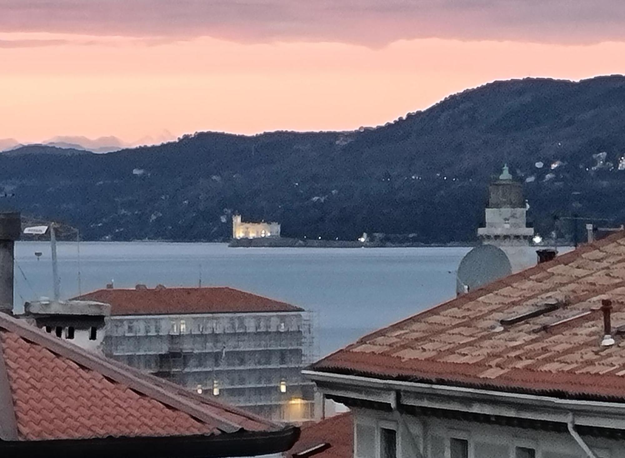 Apartamento Le Petit Phare Trieste Exterior foto