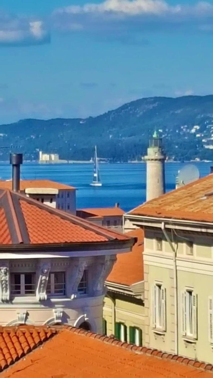 Apartamento Le Petit Phare Trieste Exterior foto